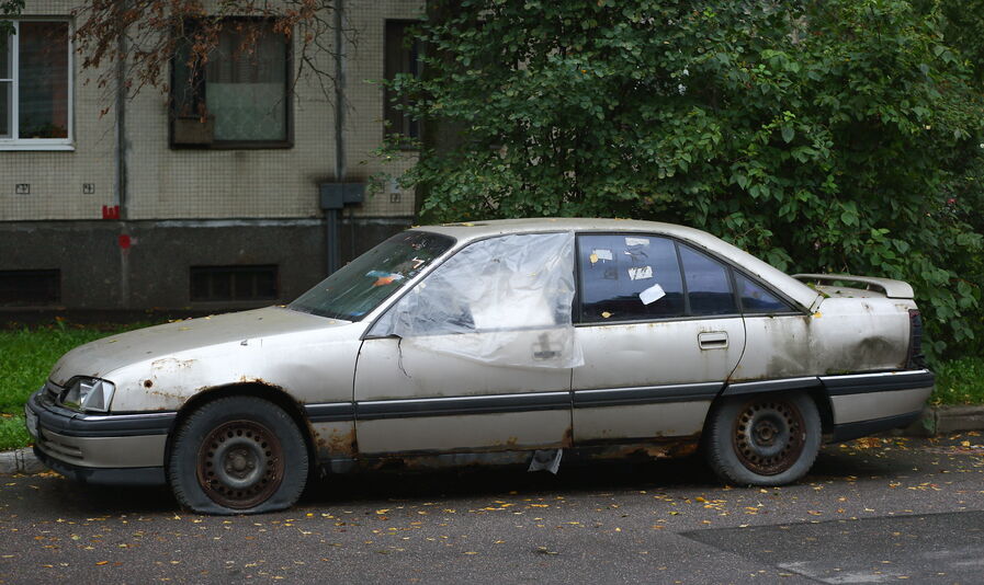 What To Do When a Tenant Vacates and Abandons a Vehicle on Your